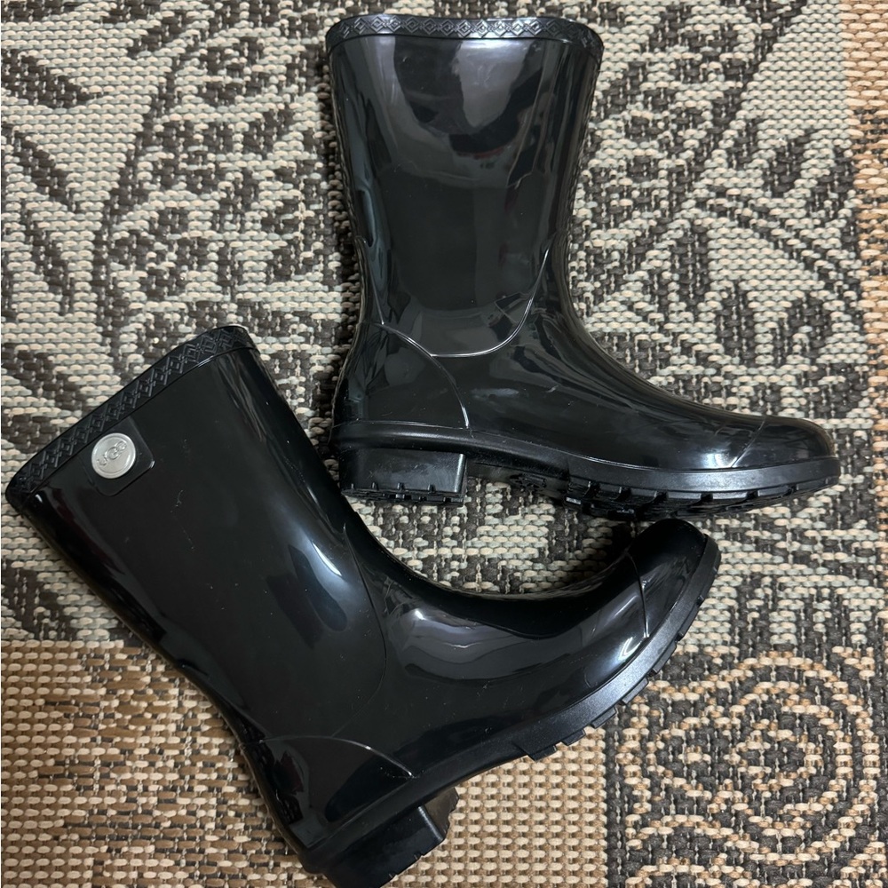 UGGS BOOTS